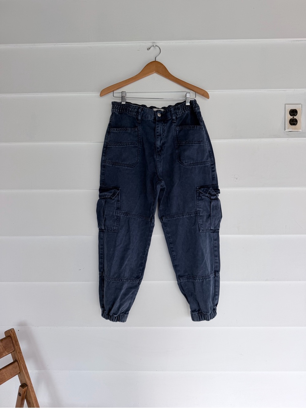 We The Free Navy Elastic-Waist Cargo Joggers